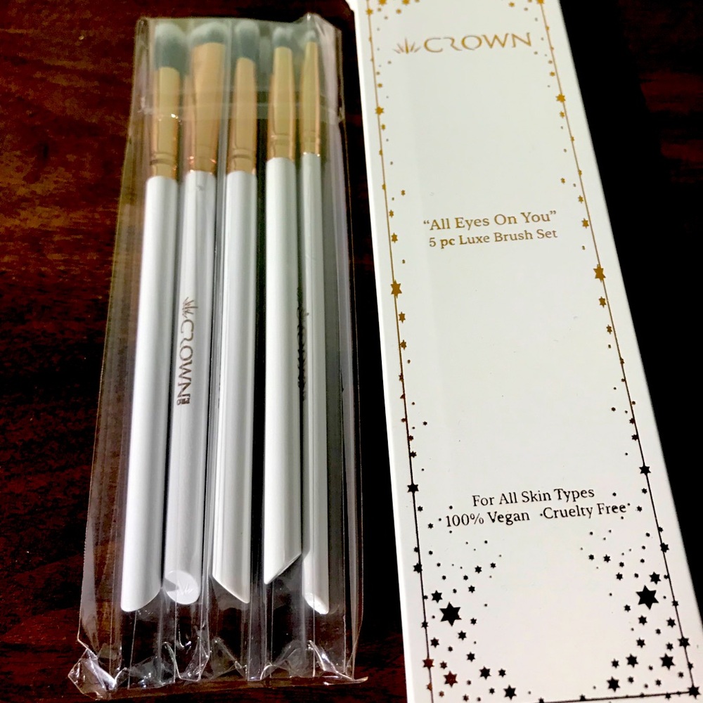 Crown 5 piece brush set. BNIB